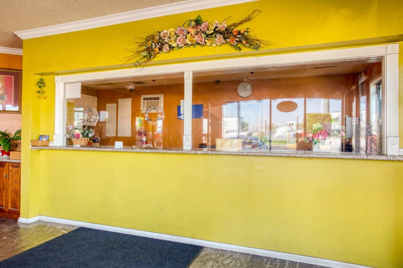 Hotel Corona Ca - Hwy 91 Exterior photo