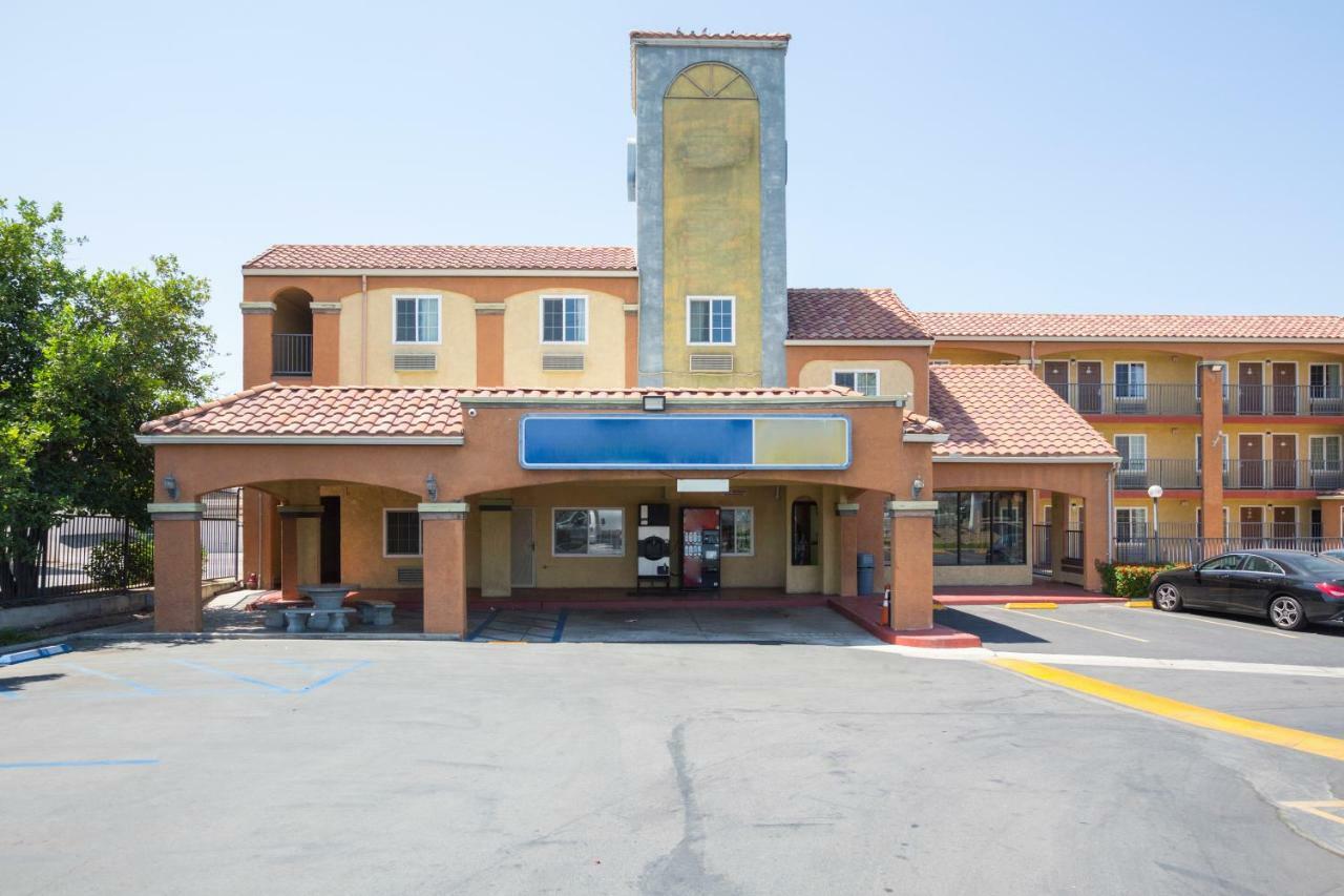 Hotel Corona Ca - Hwy 91 Exterior photo