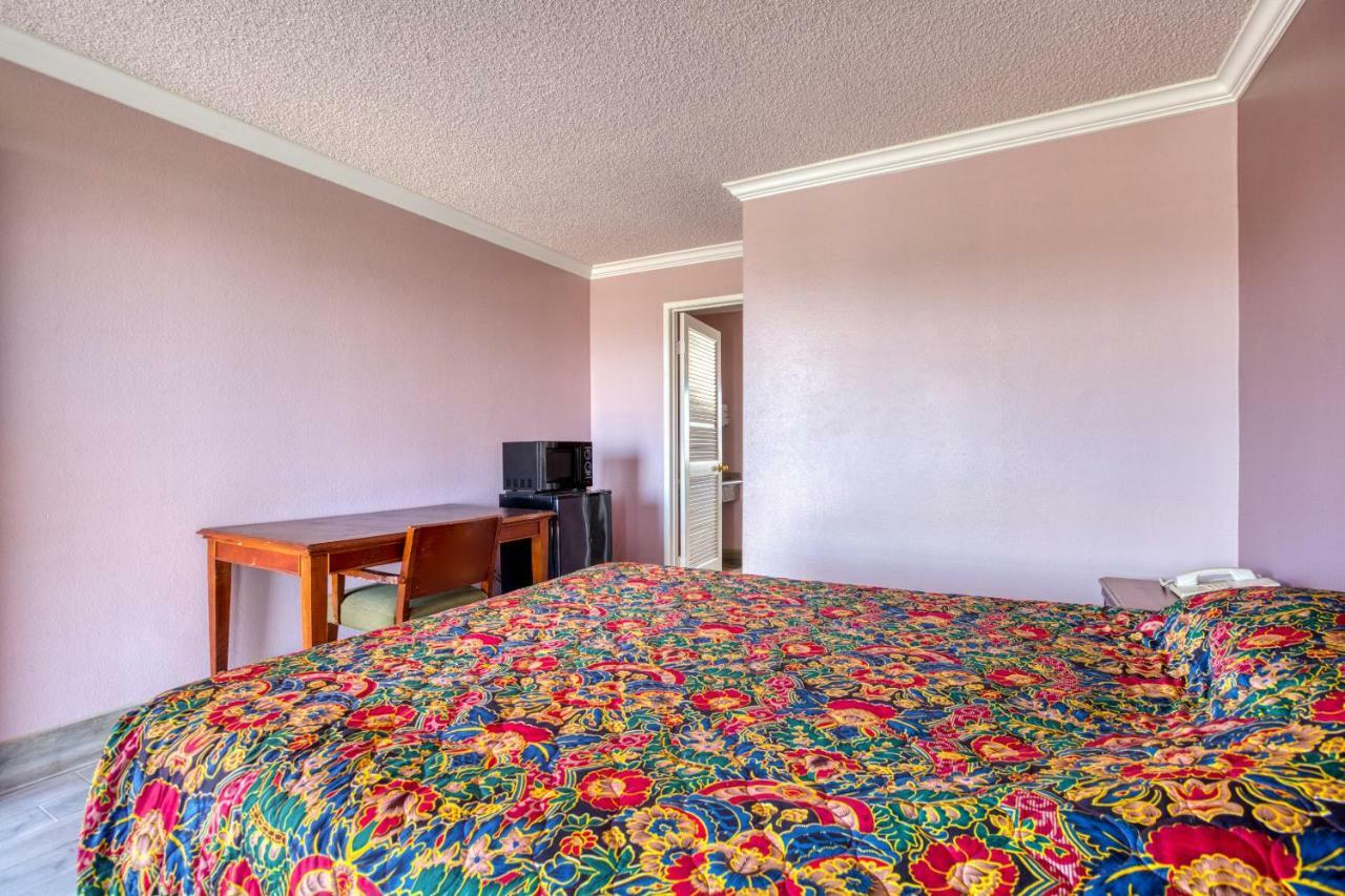 Hotel Corona Ca - Hwy 91 Exterior photo
