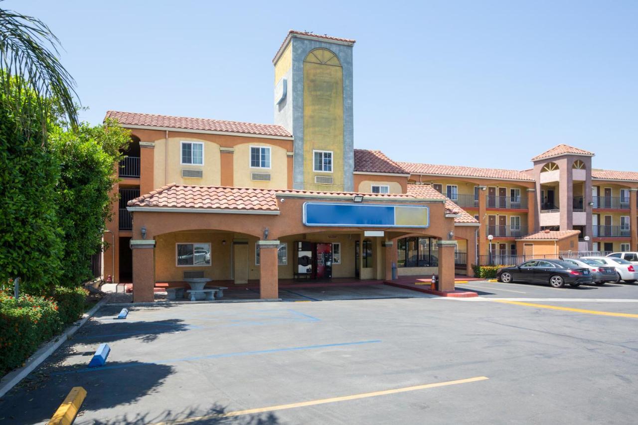 Hotel Corona Ca - Hwy 91 Exterior photo